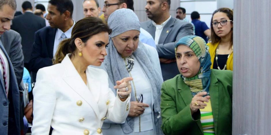 بالصور .. سحر نصر تتفقد مركز خدمة المستثمرين وتلتقي بعدد من ممثلي الشركات بالصور .. سحر نصر تتفقد مركز خدمة المستثمرين وتلتقي بعدد من ممثلي الشركات