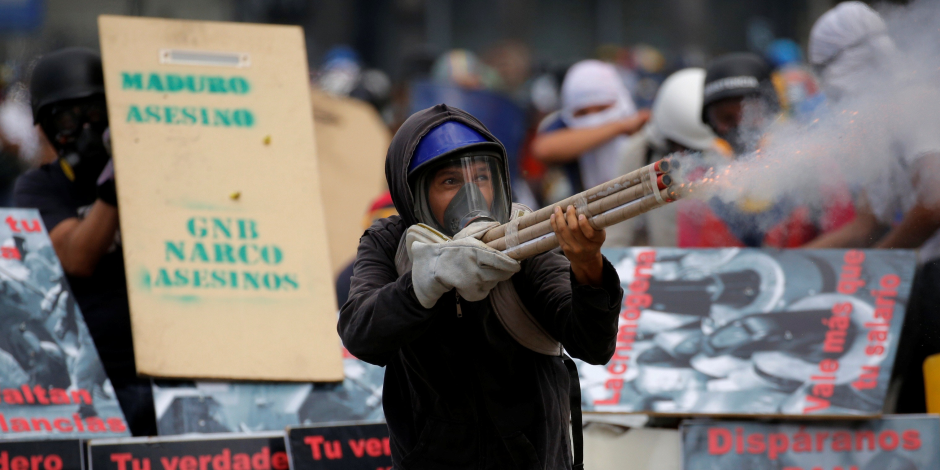 اشتعال المظاهرات وأعمال العنف فى فنزويلا للمطالبة برحيل الرئيس مادورو