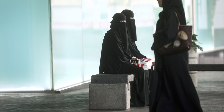 المرأة السعودية من قيادة السيارة حتى "مسؤولة سلامة" فى الدفاع المدنى.. المملكة تنتصر للسيدات