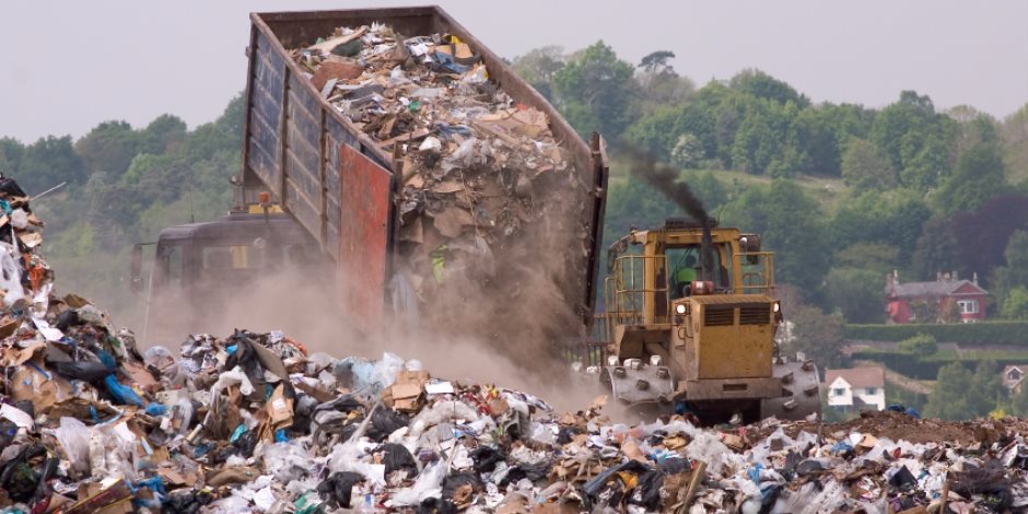 هل تنجح حيلة الحكومة في حل أزمة القمامة؟