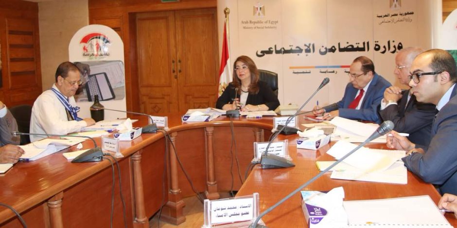 غادة والي ترأس اجتماع مجلس أمناء المؤسسة القومية لتنمية الأسرة والمجتمع
