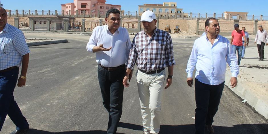 محافظ الأقصر يتفقد عدد من مشروعات مدينة طيبة الجديدة 