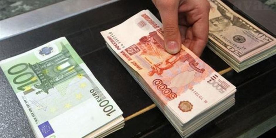 الحرب الاقتصادية تشتعل.. الروبل الروسي يواصل تعزيز مكاسبه أمام الدولار