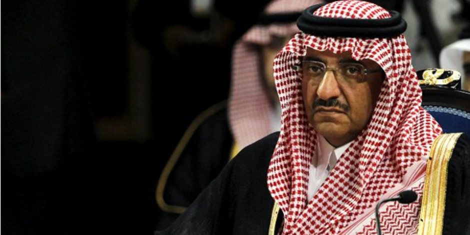 أول لظهور لولي العهد السعودي السابق مع حفيده بعد إعفاءه من منصبه (صور)