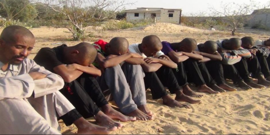 ضبط 14 متسللاً إفريقيًا حاولوا دخول البلاد عبر أسوان بطريقة غير شرعية