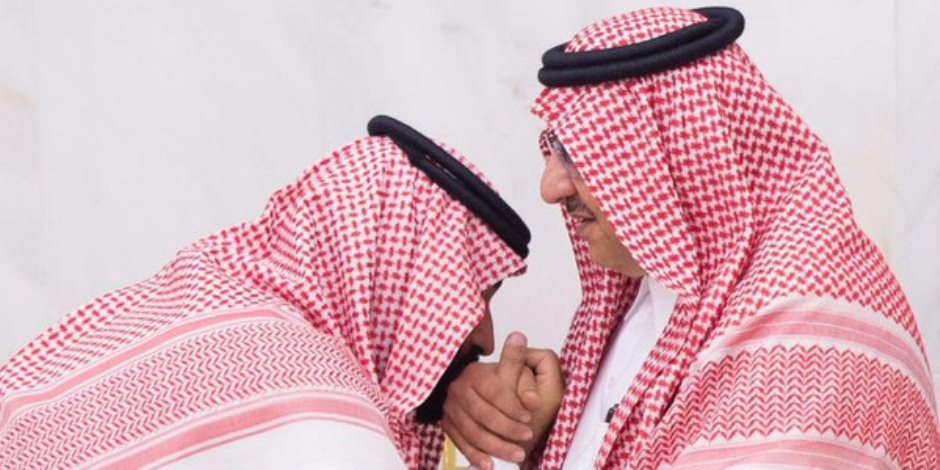 «بن نايف» يبايع محمد بن سلمان وليا للعهد السعودي (فيديو)