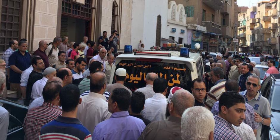 تشيع جثمان إمام مسجد قتلته داعش بعد مهاجمته لهم (صور)