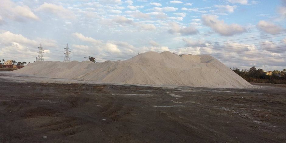 ملايين تحت أقدام المصريين.. لماذا تهدر مصر ثروة إنتاج الملح؟(صور )
