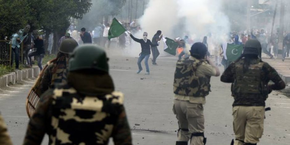عيد فطر بلون الدم.. مواجهات واشتباكات بين قوات الأمن ومسلمين بالهند