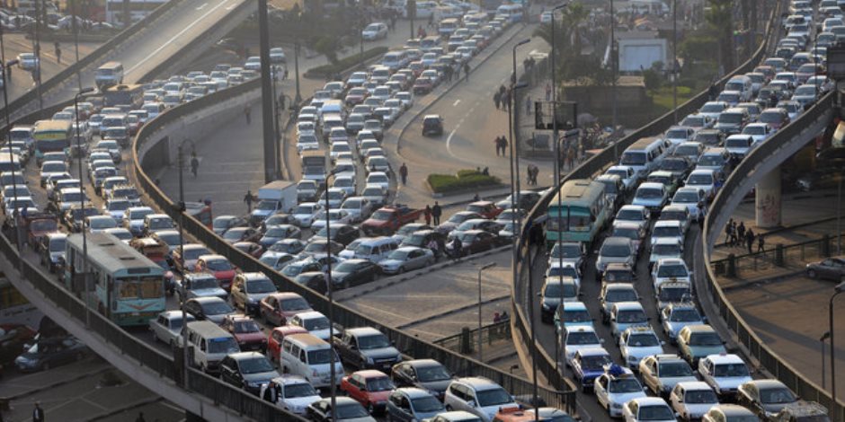 النشرة المرورية.. كثافات في مدخل القاهرة من الطريق الزراعي