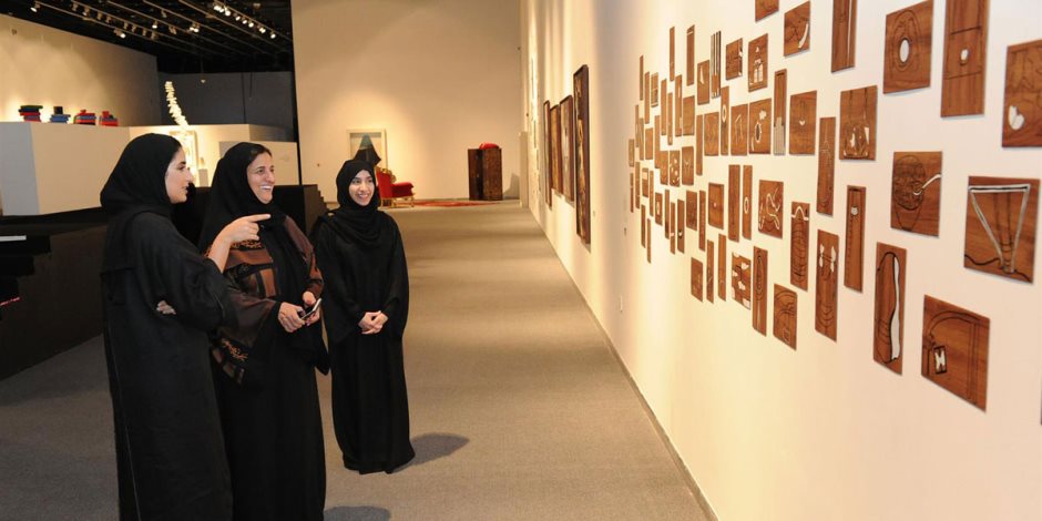 السفير المصري بالكويت يفتتح معرض «طالبات الفن» لـ إبراهيم الأفوكاتو