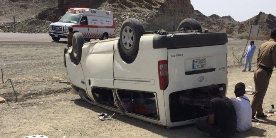 مصرع وإصابة اثنين في حادث انقلاب سيارة نقل على صحراوي بني سويف