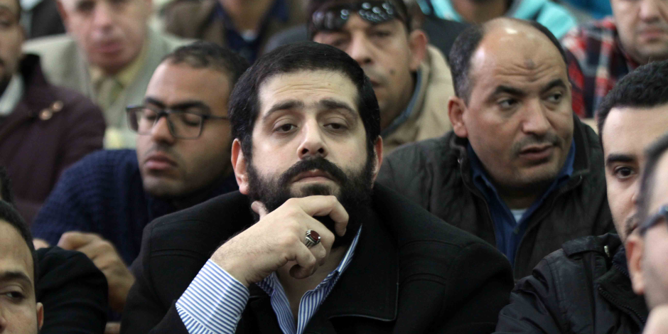 إخلاء سبيل نجل مرسي بضمان محل إقامته في اتهامه بإصابة سائق بالقليوبية