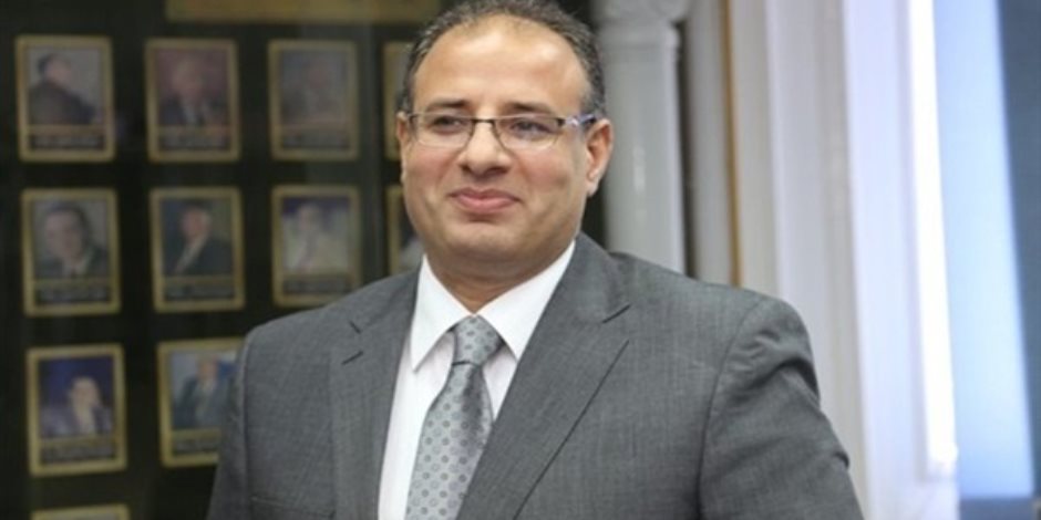 محافظ الاسكندرية يتفقد سير العملية الانتخابية بمدرسة الانفوشي بحي الجمرك 