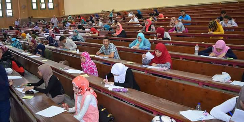 4177 طالبا وطالبة يؤدون امتحانات الفصل الدراسي الثاني بحقوق سوهاج