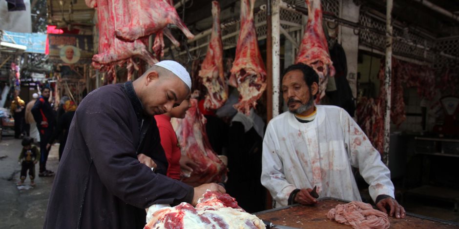 «الأضحية حية والأسعار زي ما هي».. الحكومة ترد على شائعات طاردت اللحوم