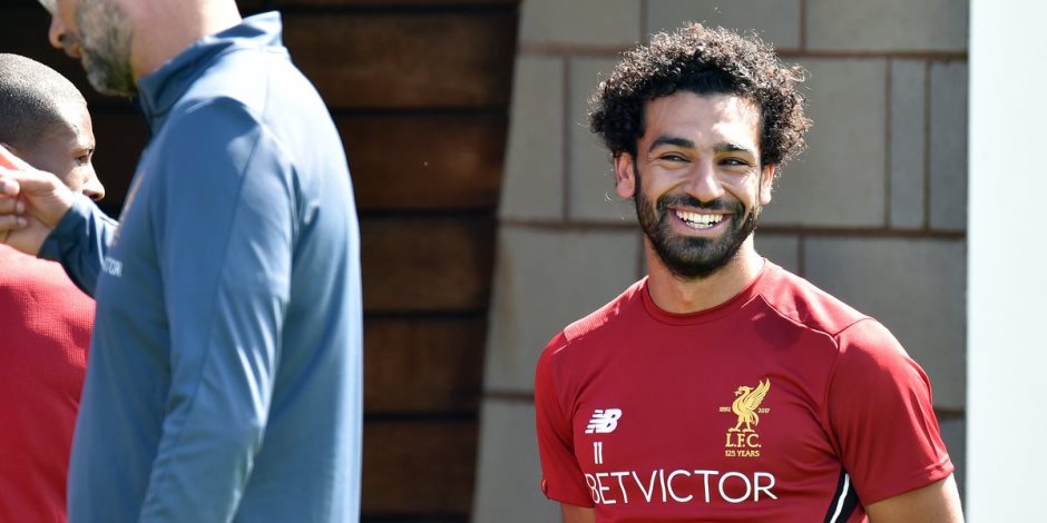 ليفربول يطرح حذاء محمد صلاح فى مزاد خيرى