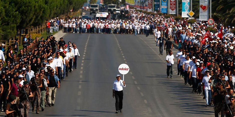 شاهد.. آلاف الأتراك في مسيرات احتجاجية ضد الديكتاتور العثماني «أردوغان» (فيديو وصور)