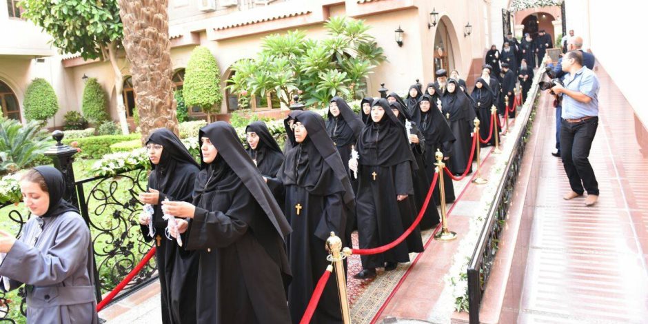 فى زفة حضرها البابا تواضروس.. دير أبو سيفين يستقبل 12 راهبة جديدة (صور)  