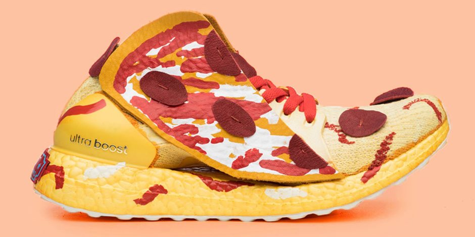 "أديداس" توافق على تصميم لحذاء بشكل البيتزا والمزين بقطع السوسيس والجبن البارزة