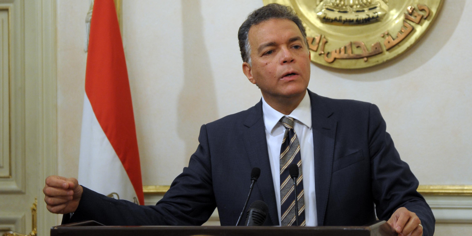 وزير النقل يبحث العرض الصيني لتنفيذ أول قطار سريع في مصر 