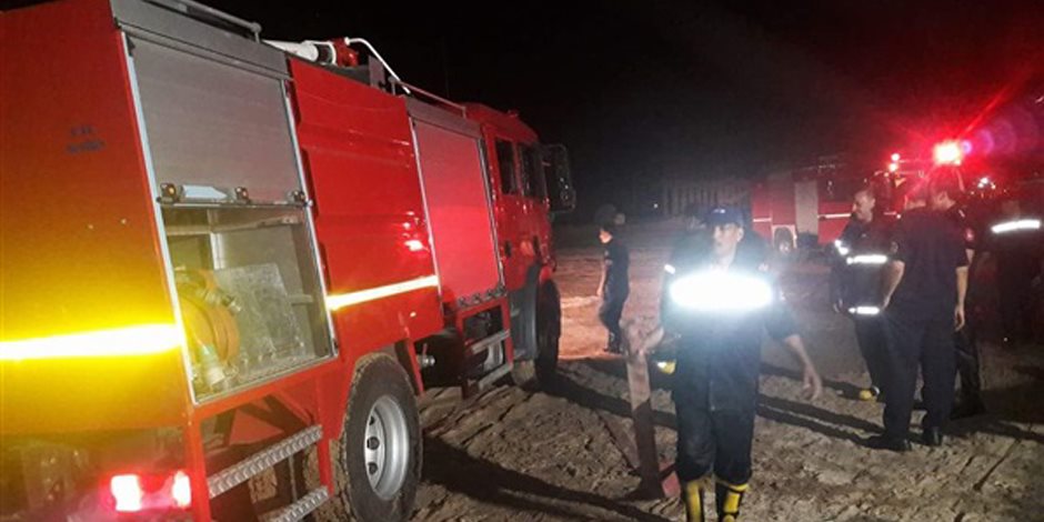 الدفاع المدنى يشارك بـ 8 سيارات إطفاء للسيطرة على حريق بمستودع سيراميك بالدقهلية