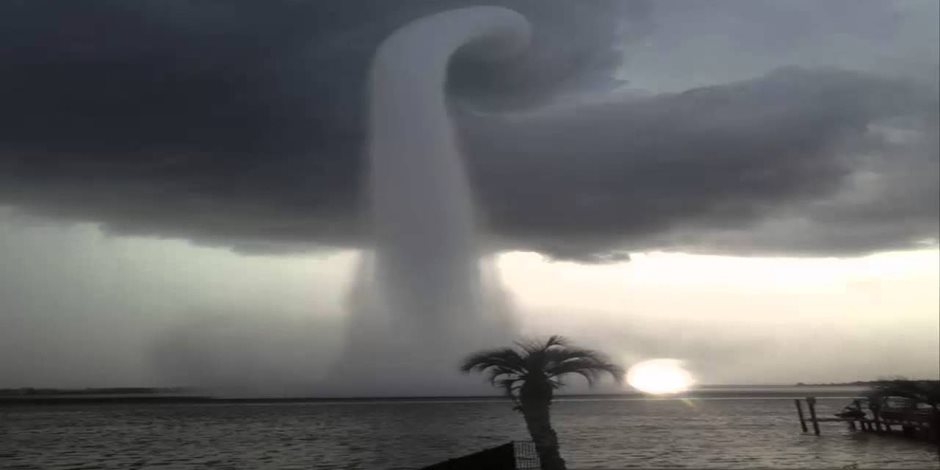 عمان تحذر من إعصار «مكونو»: سيصاحبه أمطار غزيرة تؤدي إلى فيضان الأودية