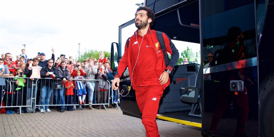  محمد صلاح يصل إلى ملعب مباراة ليفربول وويجان (صور)