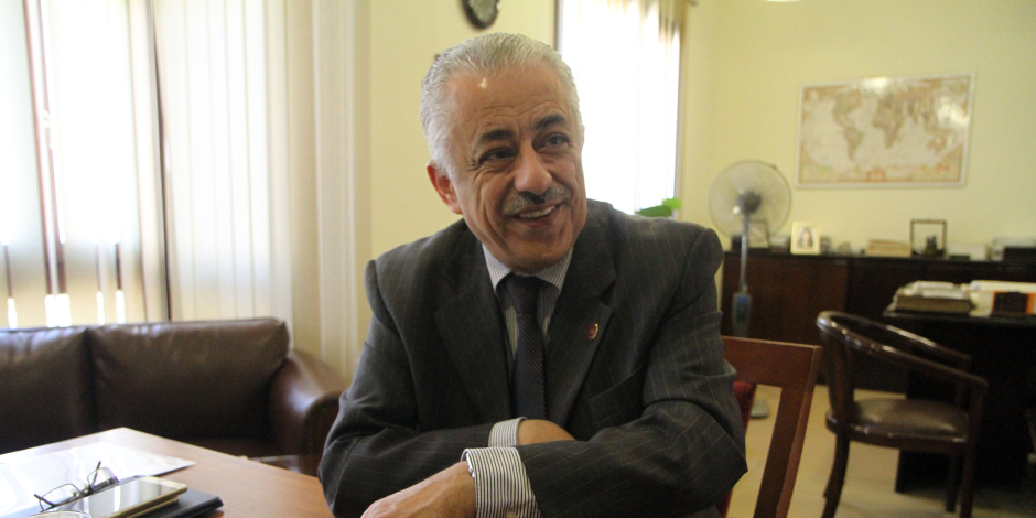 «مواطنون ضد الغلاء» تطالب وزير التربية والتعليم بتوحيد الزي المدرسي