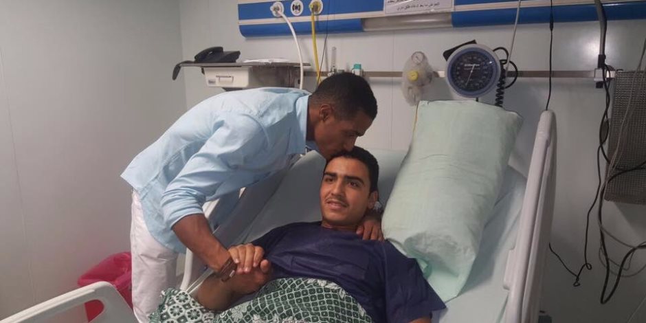 محمد رمضان يزور أحد مصابي الإرهاب في سيناء (صورة) محمد رمضان يزور أحد مصابي الإرهاب في سيناء (صورة)