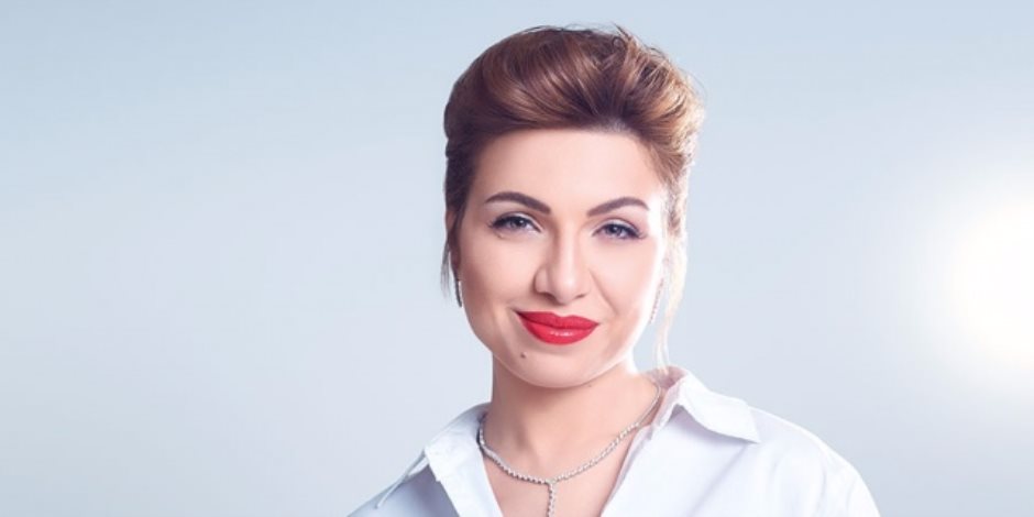 منى عبدالوهاب تعلق بعد انفصالها عن عمرو سلامة: «سعيدة بحياة السينجل‎»