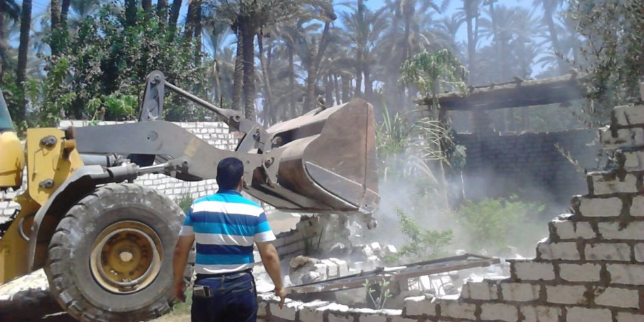 غرب مدينة نصر: استمرار أعمال إزالات الخطورة الجيولوجية والداهمة بعزبة العرب