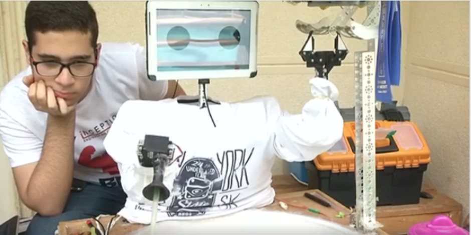 أطفال مصريون يخترعون رجلا آليا لصناعة «غزل البنات»