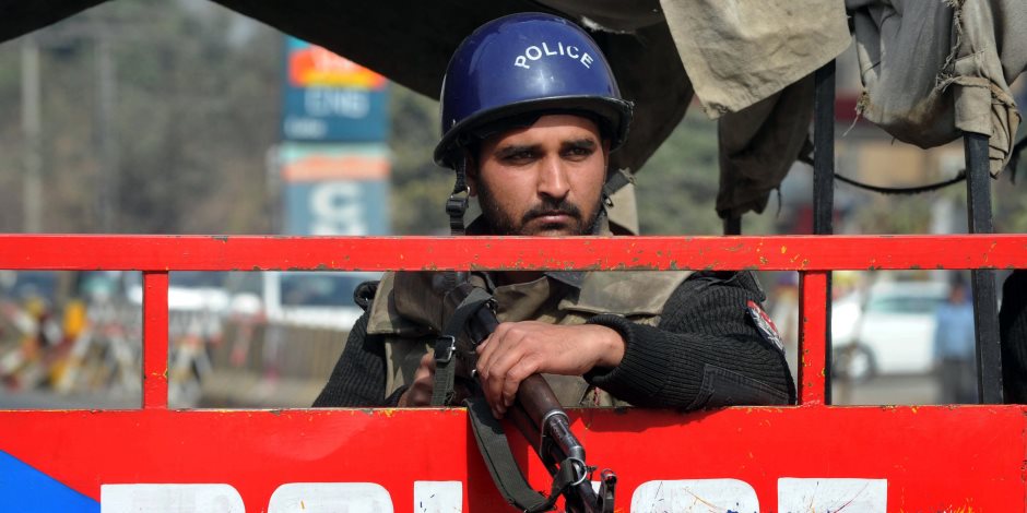 شرطة باكستان تعتقل 25 شخصاً متهمين بالأمر باغتصاب فتاة انتقاماً من شقيقها