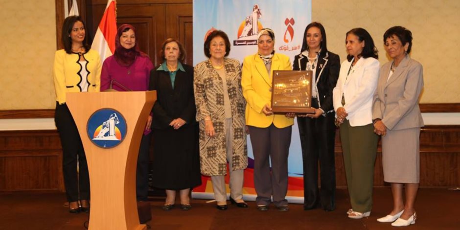 رئيس المجلس القومي للمرأة تكرم العالمات المصريات