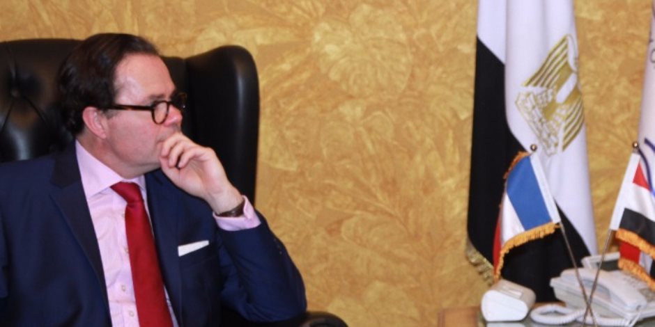 السفير الفرنسي يشيد بجهود مصر في مكافحة «فيروس سي»