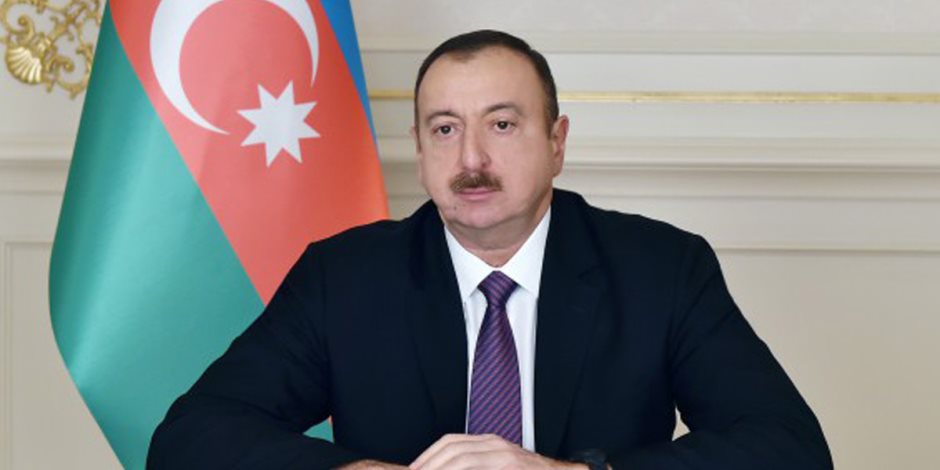 ابنه رئيس أذربيجان تلتقط سيلفى خلال كلمة والده بالأمم المتحدة