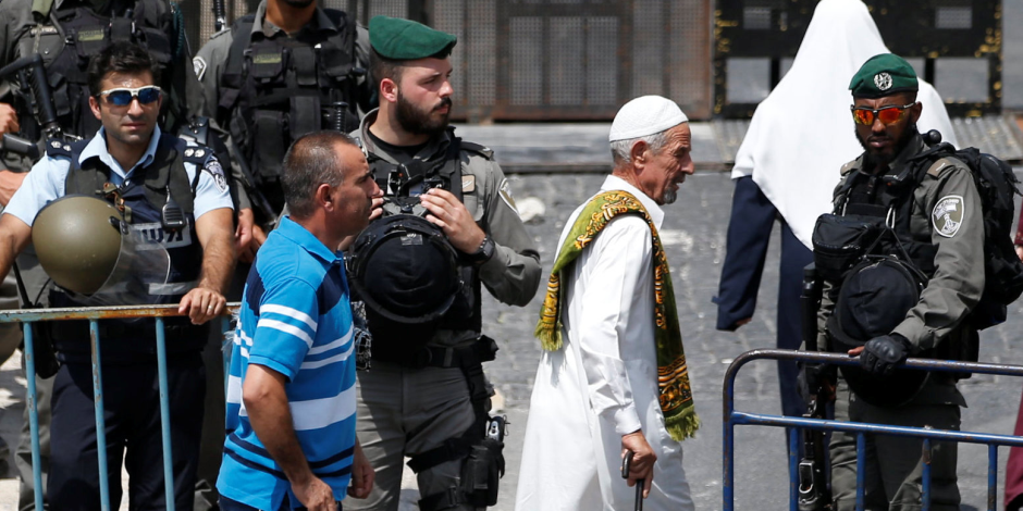 مستوطنون يهود يقتحمون المسجد الأقصى وسط حراسة مشددة من شرطة الاحتلال