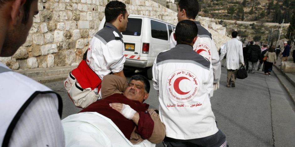الهلال الأحمر: إصابة خطيرة جدا لفلسطيني خلال مواجهات مع الاحتلال الإسرائيلي