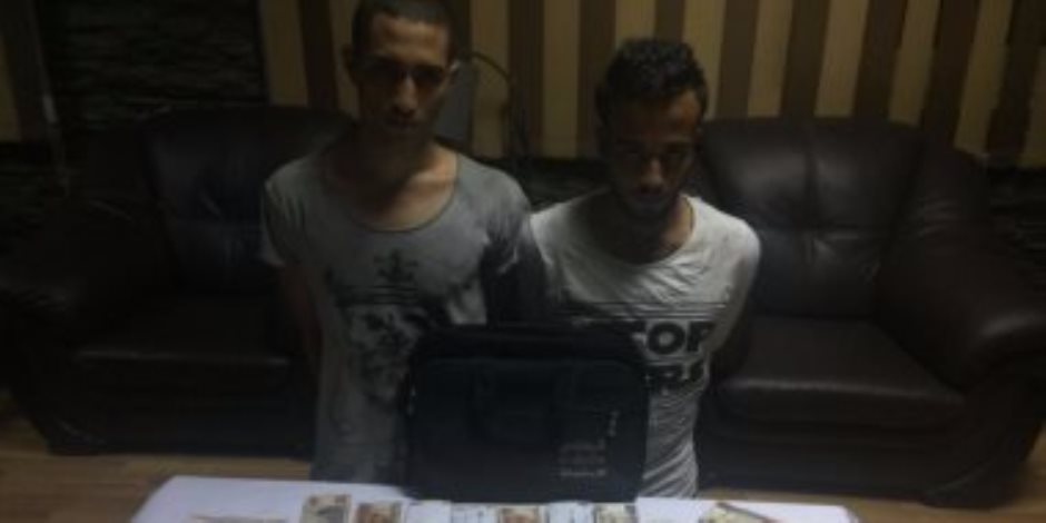 مباحث القاهرة تضبط لصين سرقا مبلغ مالي من داخل مكتبة بالفجالة