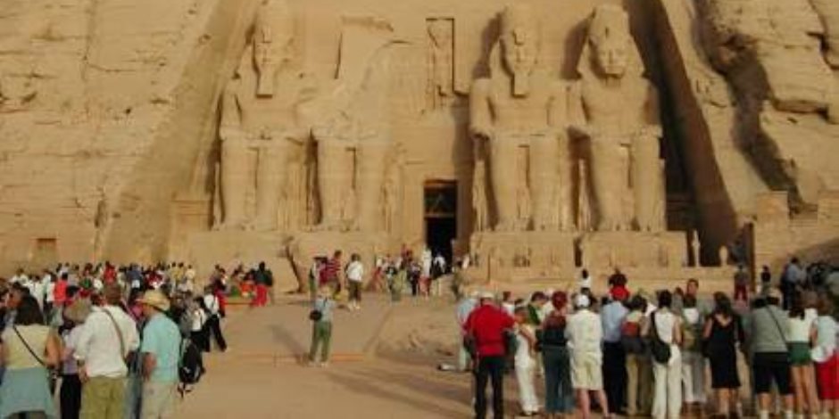 معبد أبو سمبل.. عندما تخترق الشمس حدود الزمان والمكان لتستقر على وجه الفرعون
