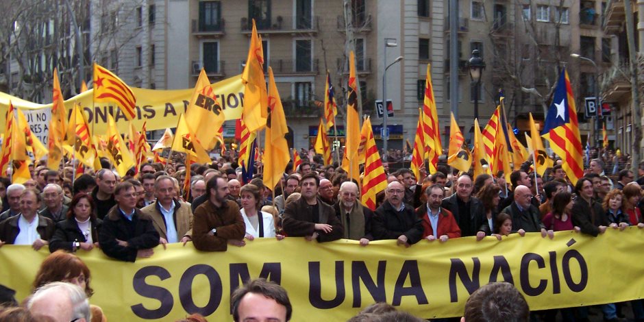 رئيسة بلدية برشلونة تدعو بروكسل للتوسط في أزمة استفتاء كاتالونيا