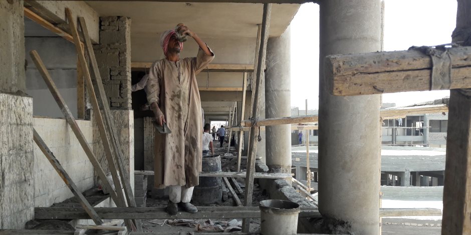 رفع 600 طن مخلفات بمنطقة أبو العباس بمنفلوط قبل بناء مدرسة جديدة
