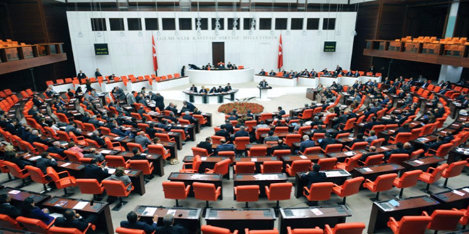 المعارضة التركية تعتصم احتجاجاً على تعديل إجراءات البرلمان
