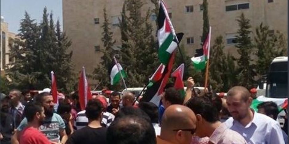 تظاهرات حاشدة في العاصمة الأردنية للمطالبة بإغلاق السفارة الإسرائيلية
