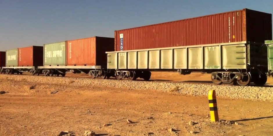 تشغيل أول قطار نقل حاويات من ميناء العين السخنة إلى ميناء الإسكندرية 