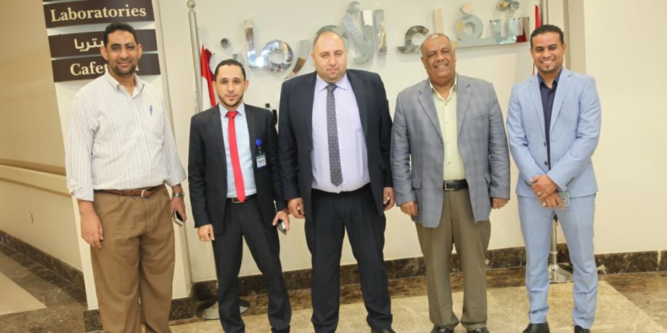 مدير مكتبة مصر العامة بالكرنك يدعم المرحلة الثانية لمستشفى أورام الأقصر (صور)