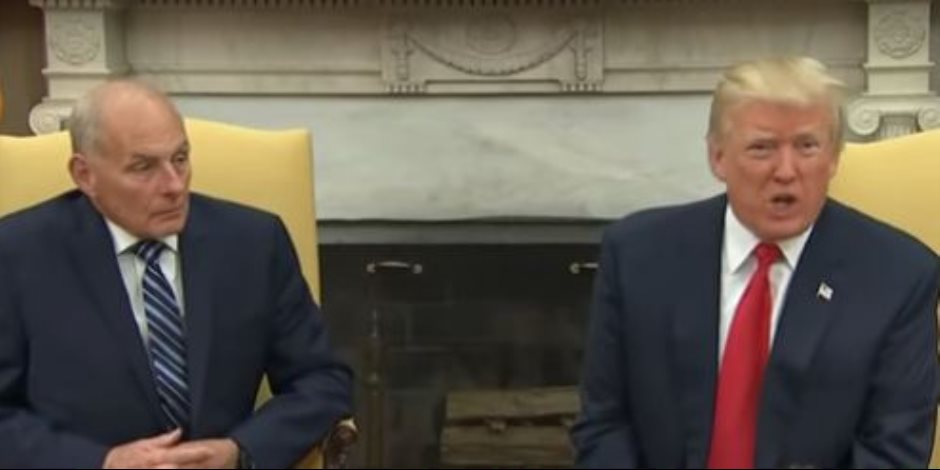 رئيس طاقم البيت الأبيض يؤدي القسم أمام ترامب