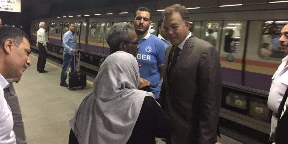 وزير النقل يمد فترة  تشغيل المترو الليلة إلي الثانية صباحا لخدمة المحتفلين بفوز مصر  