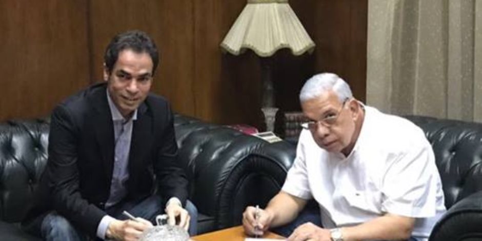أحمد المسلماني يوقع عقد كتابه «الهندسة السياسية» مع «المصرية اللبنانية»